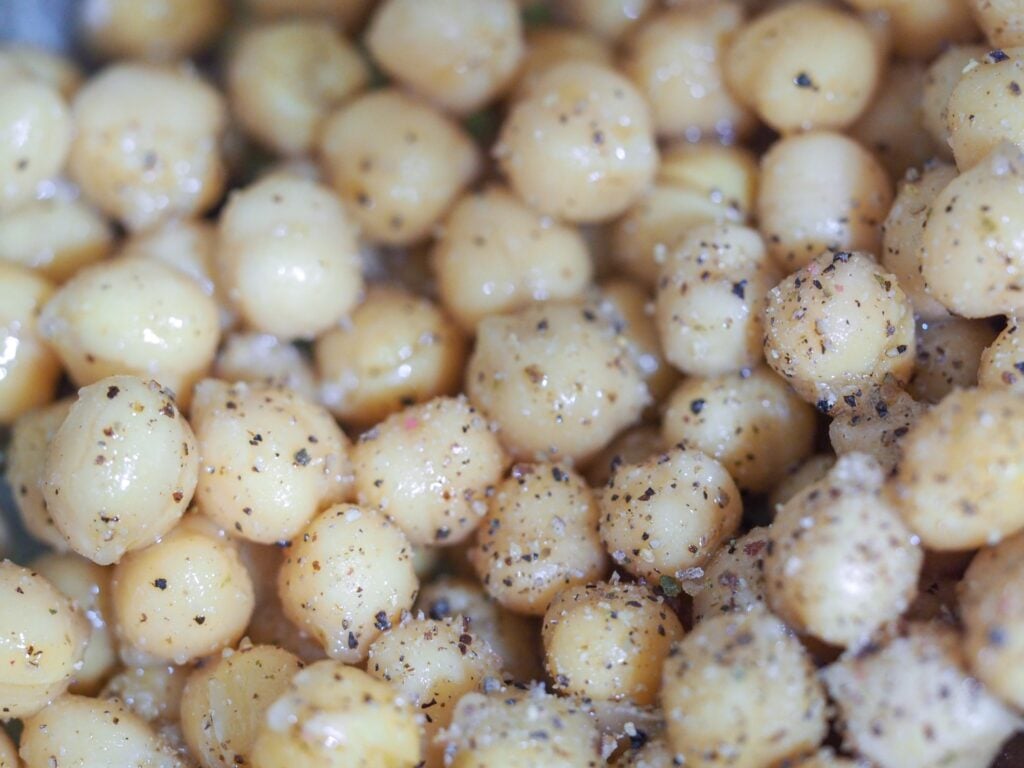 close up view of seasoned chickpeas