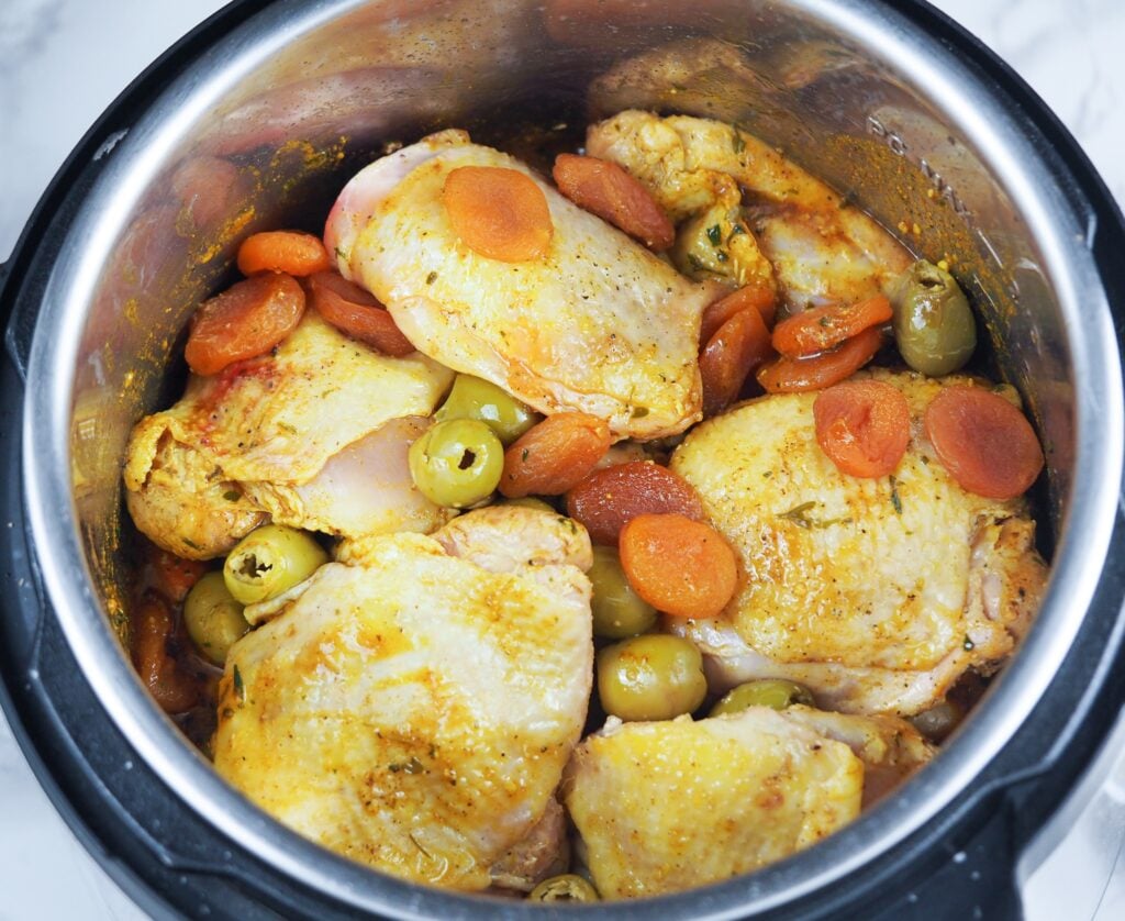 layered chicken thighs with olives and apricots in instant pot