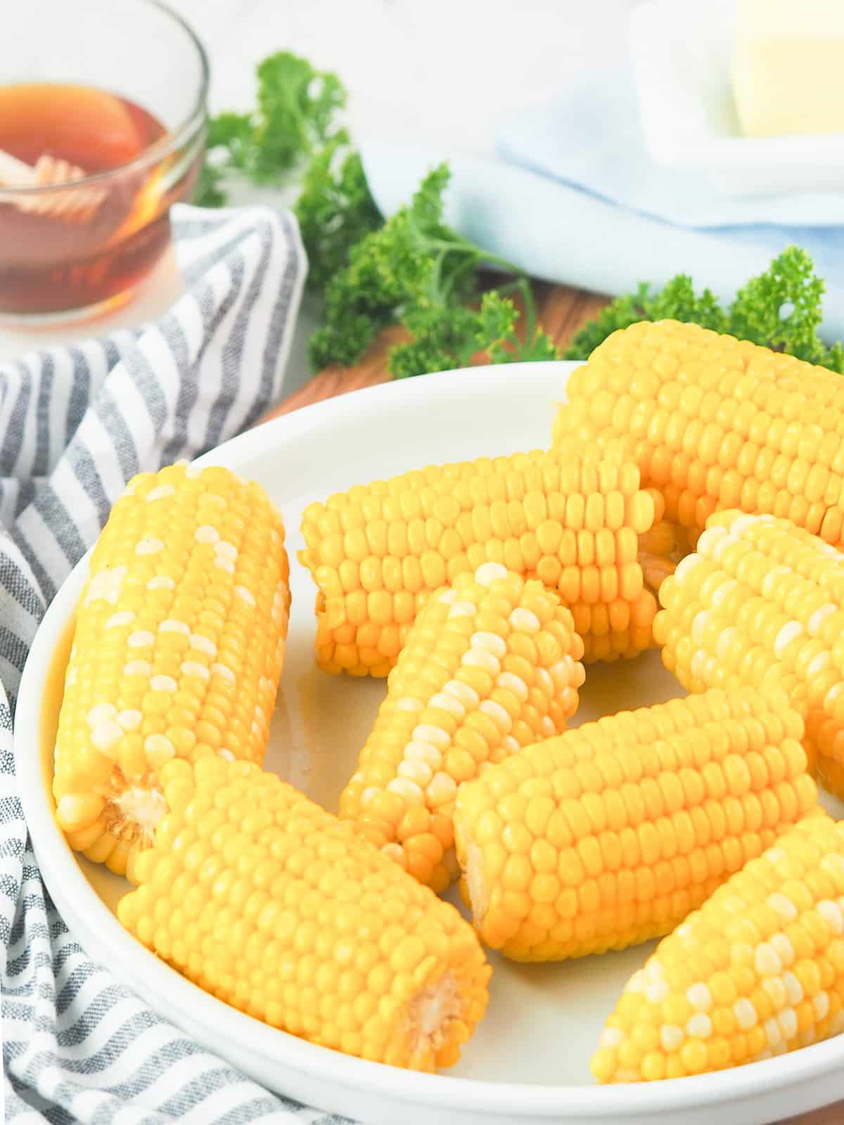 corn on the cob on white plate